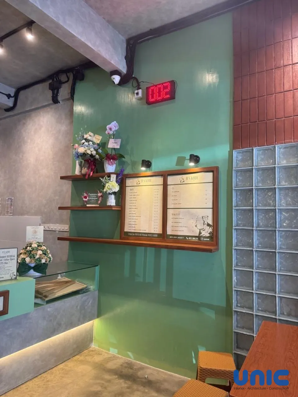 Desain Interior Cafe Djoes Kode Surabaya: Estetika Industrial Modern di G-Walk Citraland - Gallery 8