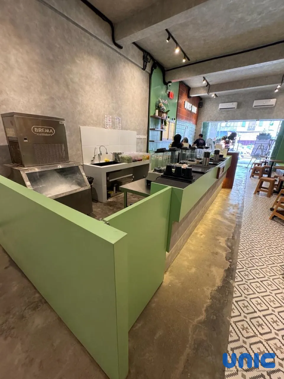 Desain Interior Cafe Djoes Kode Surabaya: Estetika Industrial Modern di G-Walk Citraland - Gallery 10