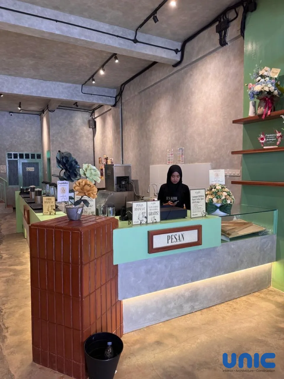 Desain Interior Cafe Djoes Kode Surabaya: Estetika Industrial Modern di G-Walk Citraland - Gallery 11