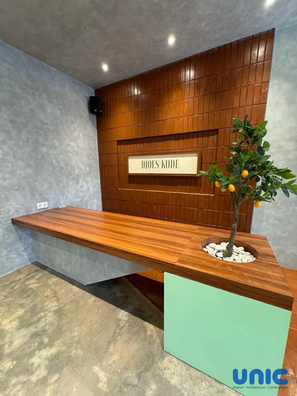 Desain Interior Cafe Djoes Kode Surabaya: Estetika Industrial Modern di G-Walk Citraland - Gallery 13