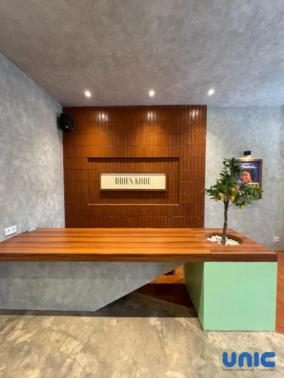 Desain Interior Cafe Djoes Kode Surabaya: Estetika Industrial Modern di G-Walk Citraland - Gallery 14