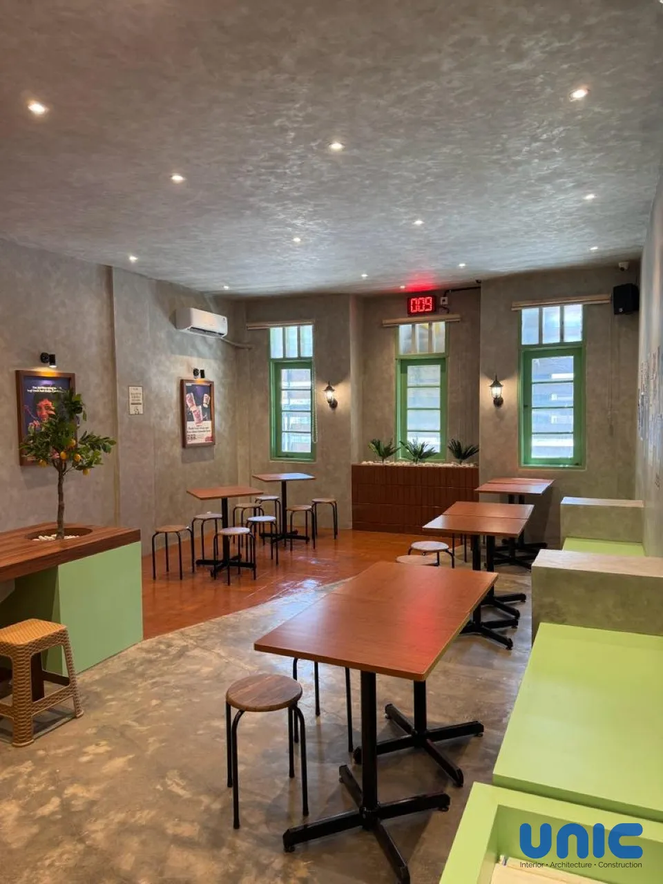 Desain Interior Cafe Djoes Kode Surabaya: Estetika Industrial Modern di G-Walk Citraland - Gallery 15