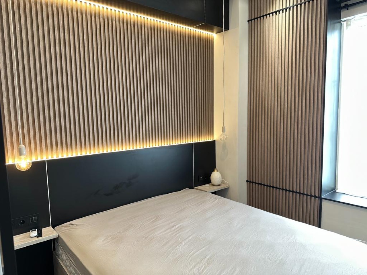 Desain Interior Kamar Tidur Utama Master Bedroom 3x3.8m: Solusi Cerdas Rumah Tipe 5x11 di Wisata Bukit Mas - Gallery 7