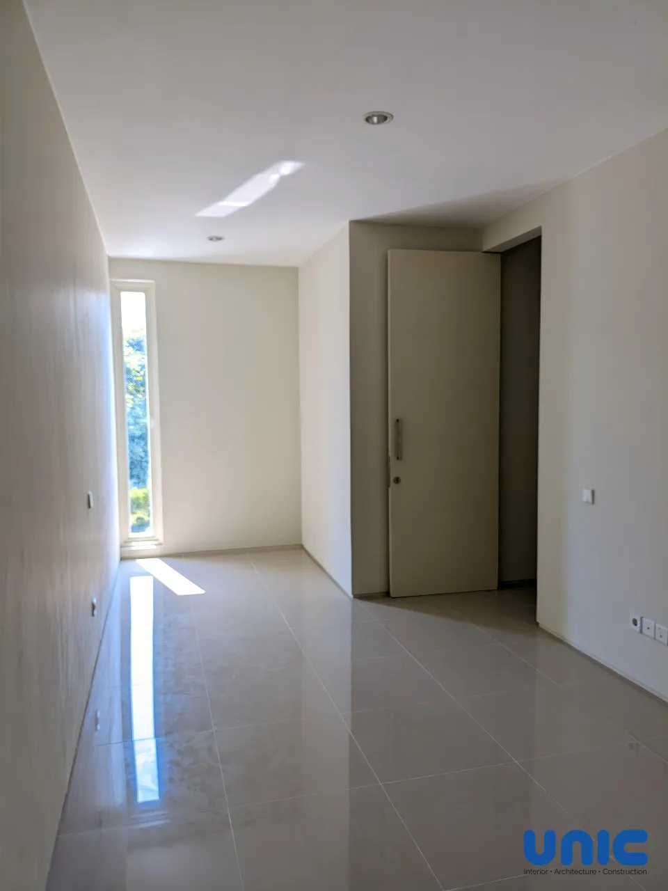 Desain Interior Master Bedroom Pelican Hill Citraland Surabaya: Transformasi Kamar Luas 7x3 Meter - Gallery 5