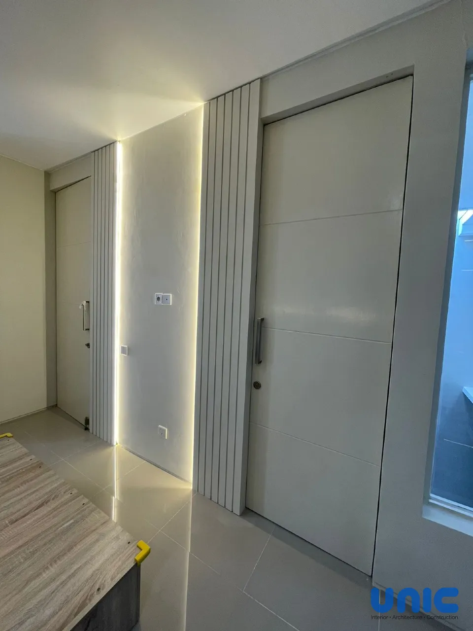 Desain Interior Master Bedroom Pelican Hill Citraland Surabaya: Transformasi Kamar Luas 7x3 Meter - Gallery 10