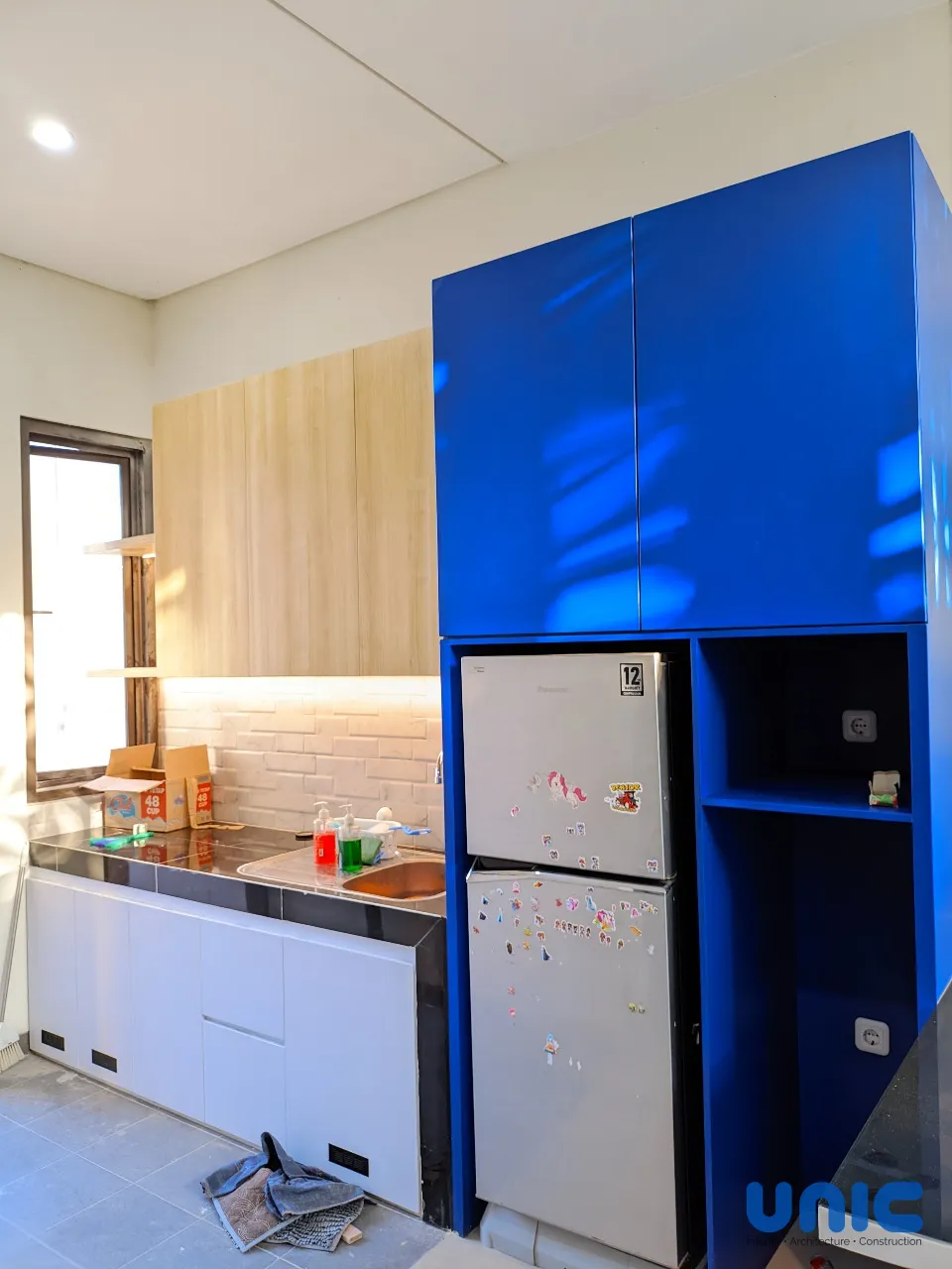 Desain Interior Ramping 2,5 x 5 Puri Safira Menganti Gresik: Aksen Biru Bold & Elegan - Gallery 5