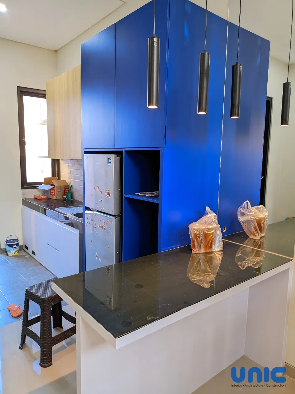 Desain Interior Ramping 2,5 x 5 Puri Safira Menganti Gresik: Aksen Biru Bold & Elegan - Gallery 6