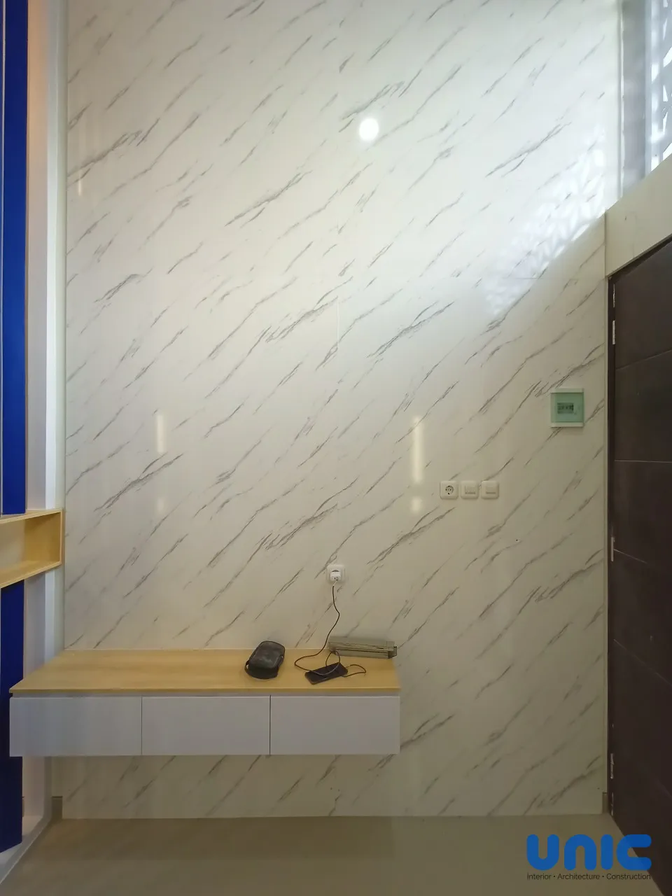 Desain Interior Ramping 2,5 x 5 Puri Safira Menganti Gresik: Aksen Biru Bold & Elegan - Gallery 8