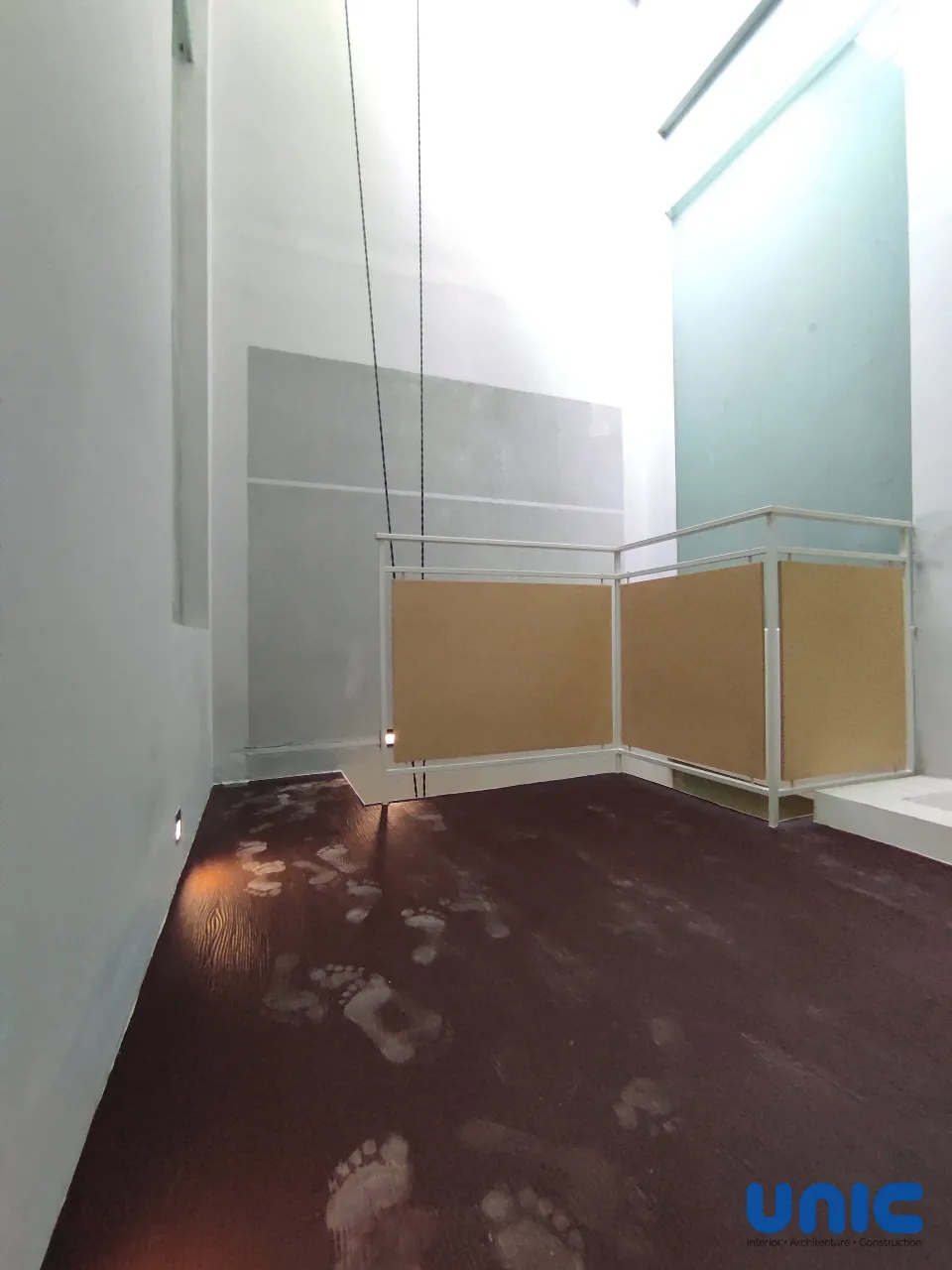 Desain Mezzanine Multifungsi: Area Servis & Ruang Santai Minimalis di Aruba Villa, Pakuwon City Surabaya - Gallery 6