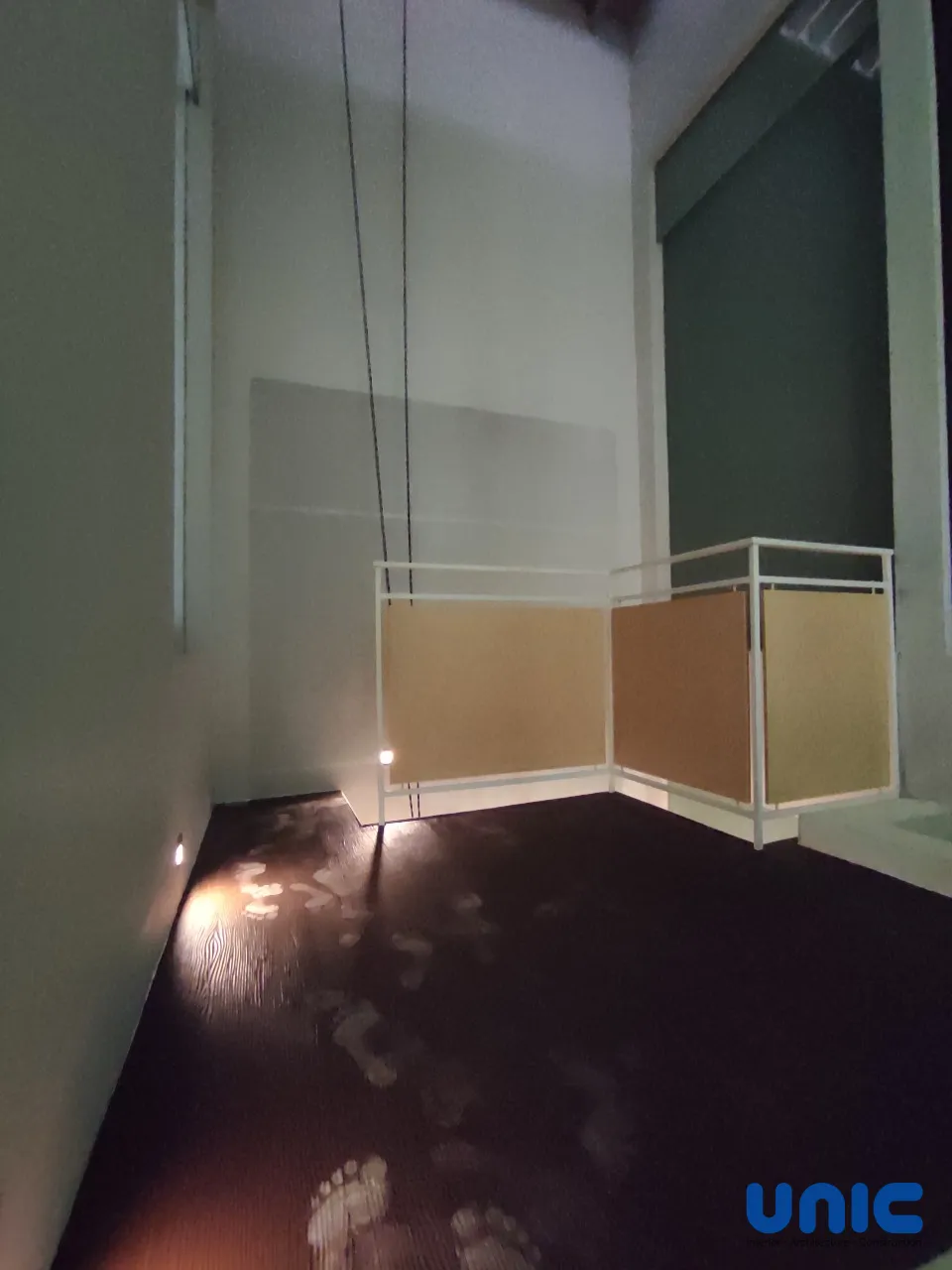 Desain Mezzanine Multifungsi: Area Servis & Ruang Santai Minimalis di Aruba Villa, Pakuwon City Surabaya - Gallery 7