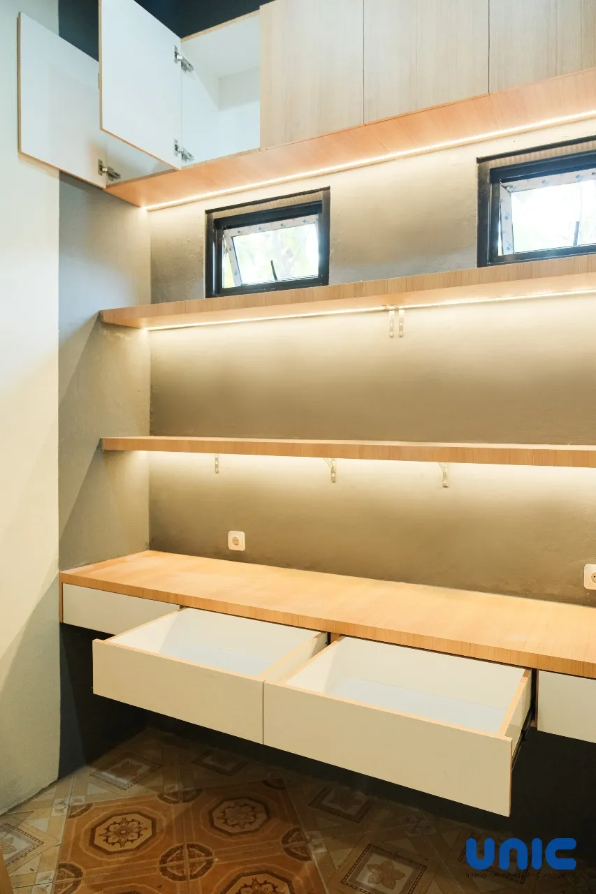 Inspirasi Desain Kamar Mezzanine 2x2: Ruang Kerja Gadget Repair & Kamar Tidur Minimalis Surabaya - Gallery 11