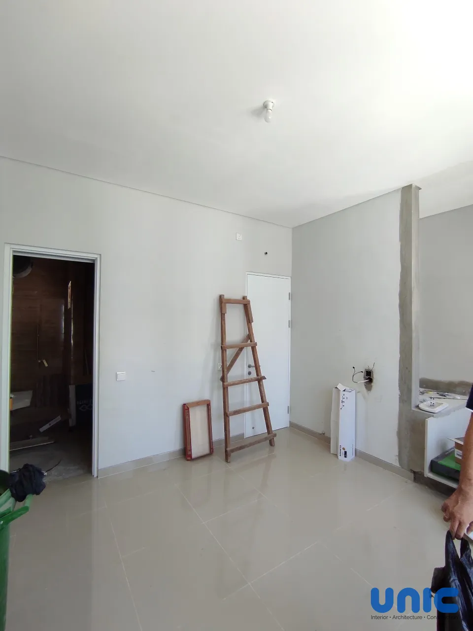 Interior Kamar Utama Mewah & Tahan Air di Wisata Bukit Mas (WBM) Surabaya: Solusi PVC Board - Gallery 7