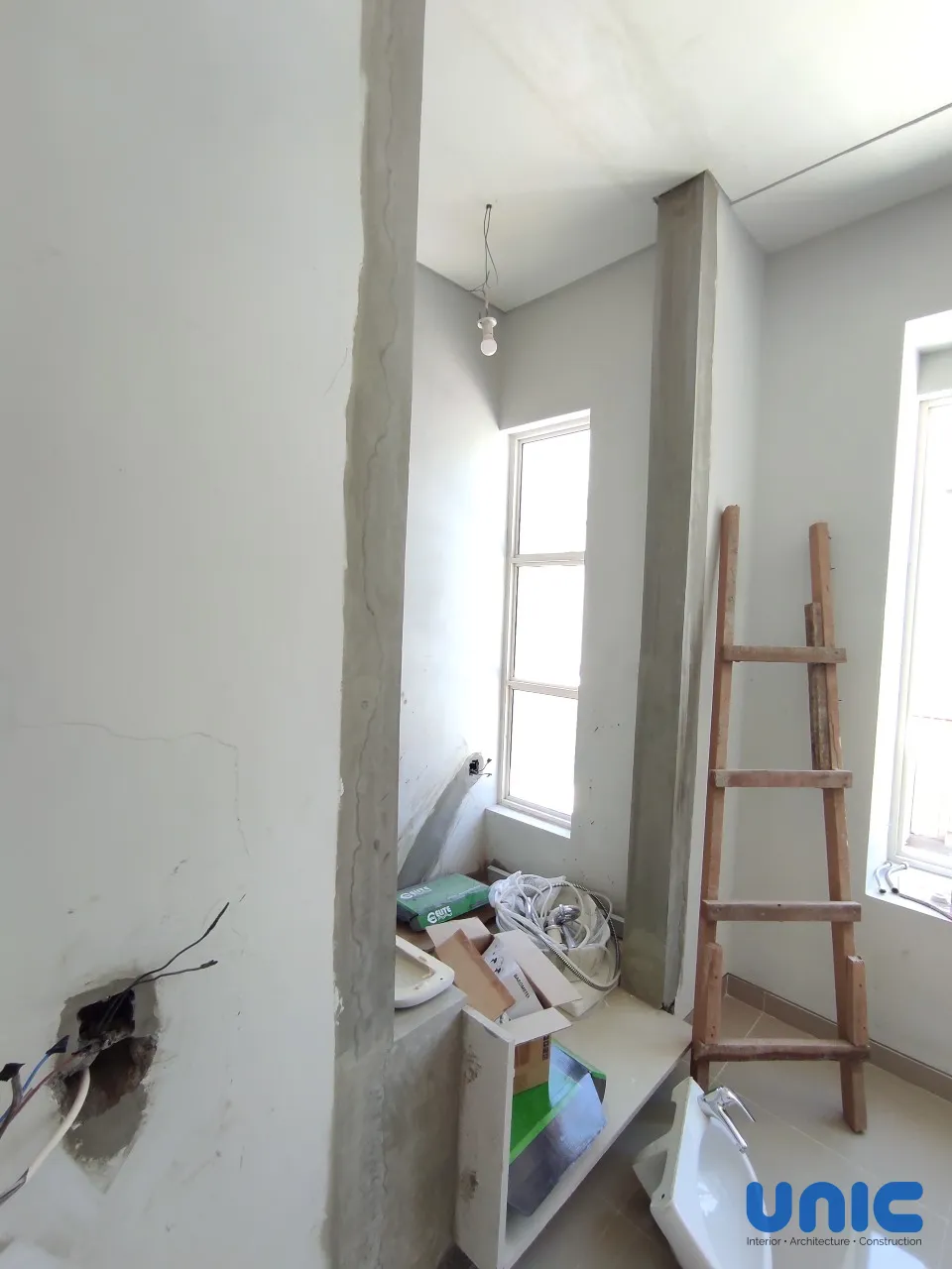 Interior Kamar Utama Mewah & Tahan Air di Wisata Bukit Mas (WBM) Surabaya: Solusi PVC Board - Gallery 9