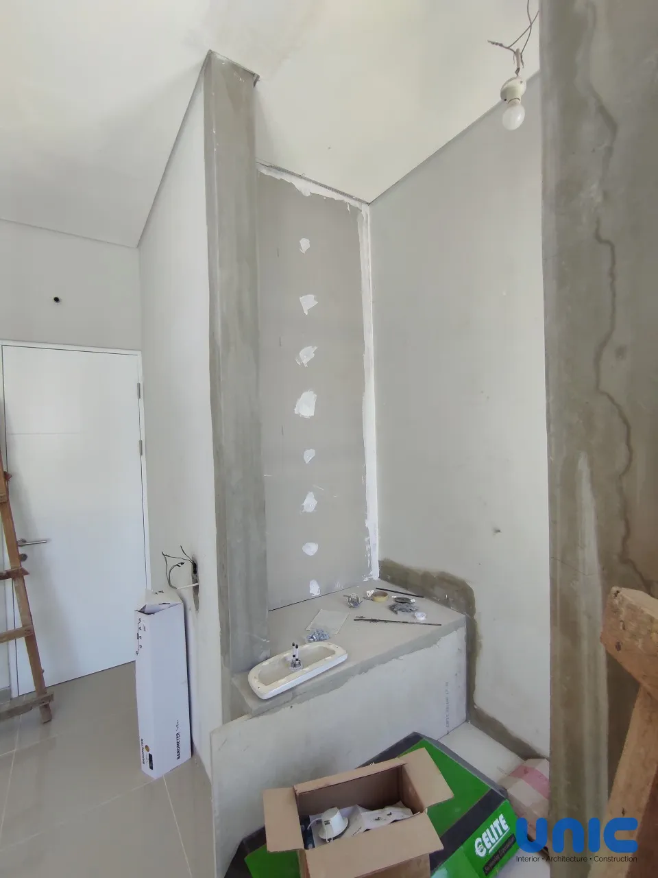 Interior Kamar Utama Mewah & Tahan Air di Wisata Bukit Mas (WBM) Surabaya: Solusi PVC Board - Gallery 10