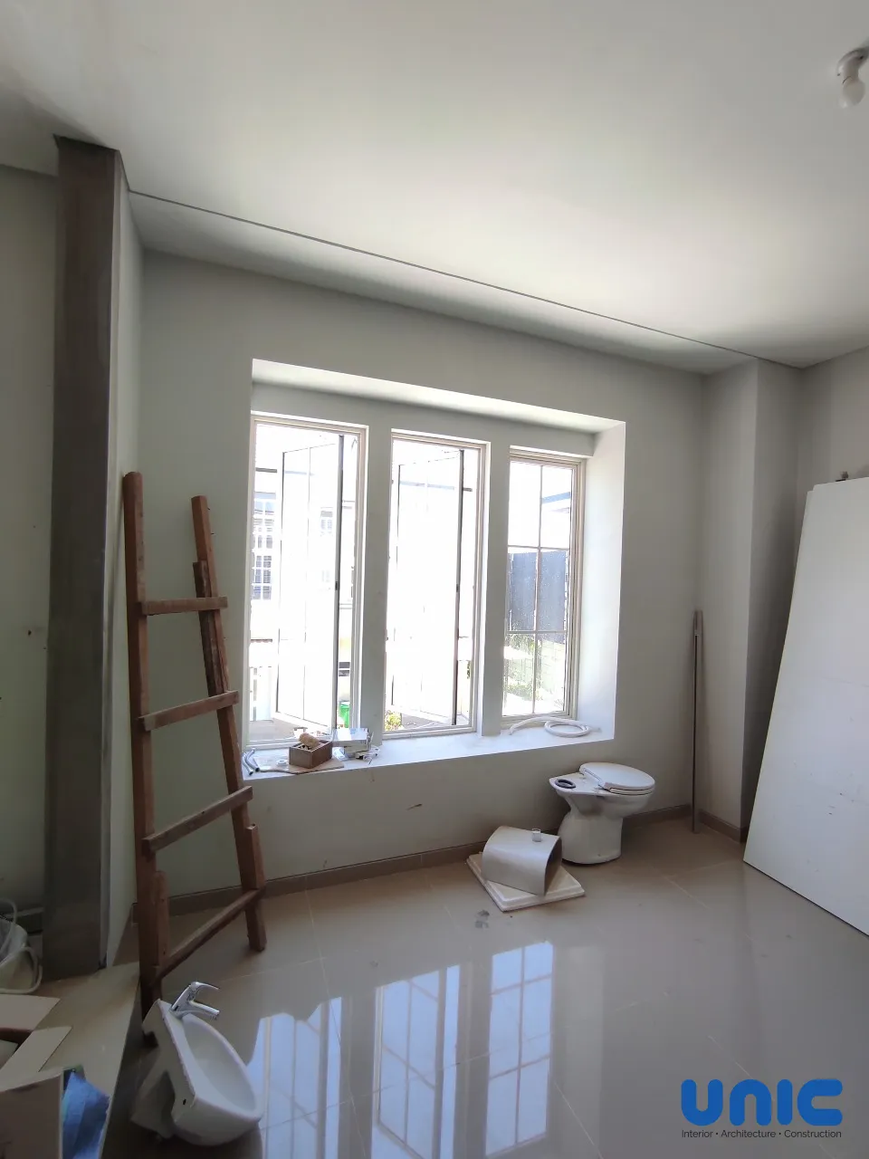 Interior Kamar Utama Mewah & Tahan Air di Wisata Bukit Mas (WBM) Surabaya: Solusi PVC Board - Gallery 11