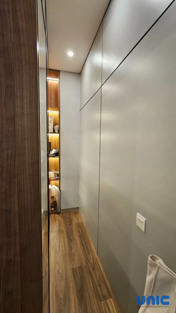 Interior Kamar Utama Mewah & Tahan Air di Wisata Bukit Mas (WBM) Surabaya: Solusi PVC Board - Gallery 14