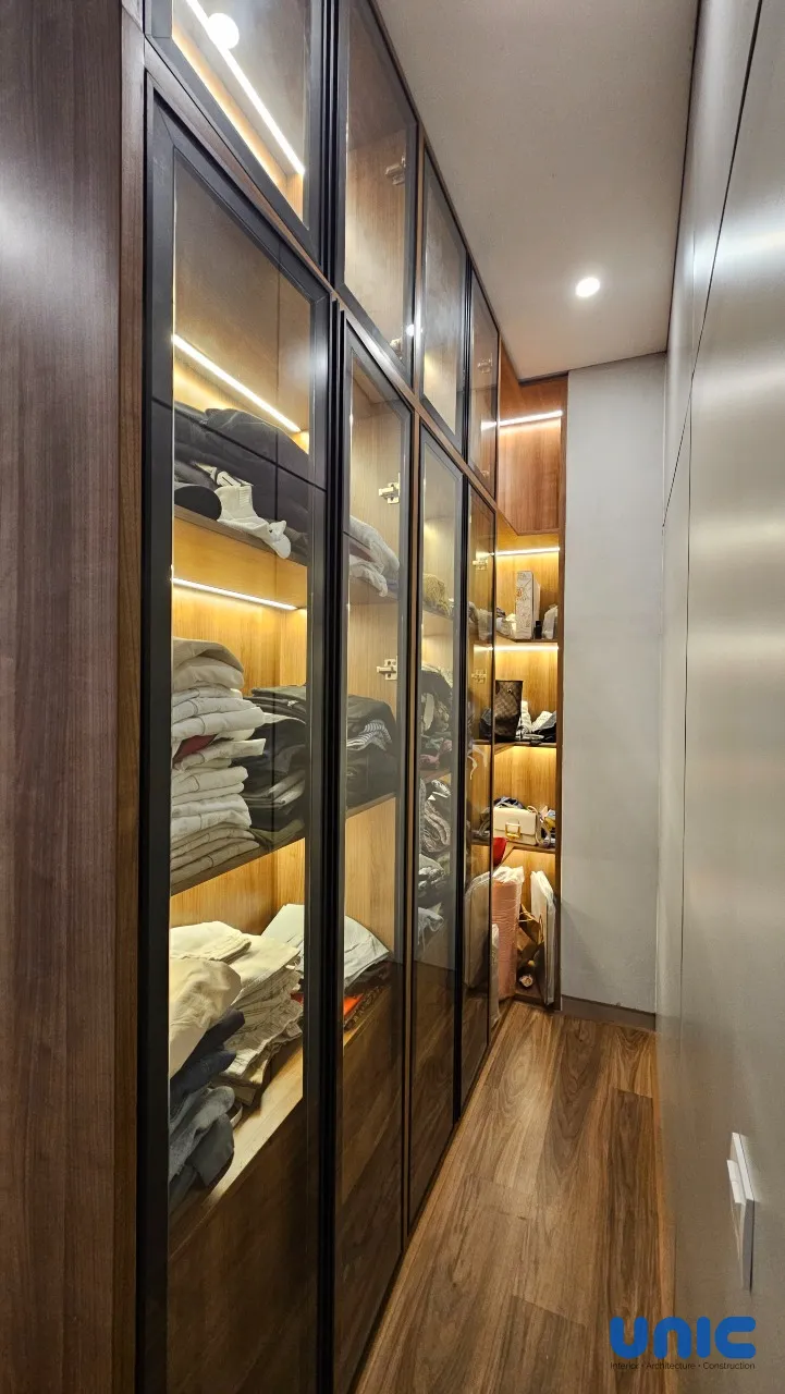 Interior Kamar Utama Mewah & Tahan Air di Wisata Bukit Mas (WBM) Surabaya: Solusi PVC Board - Gallery 16