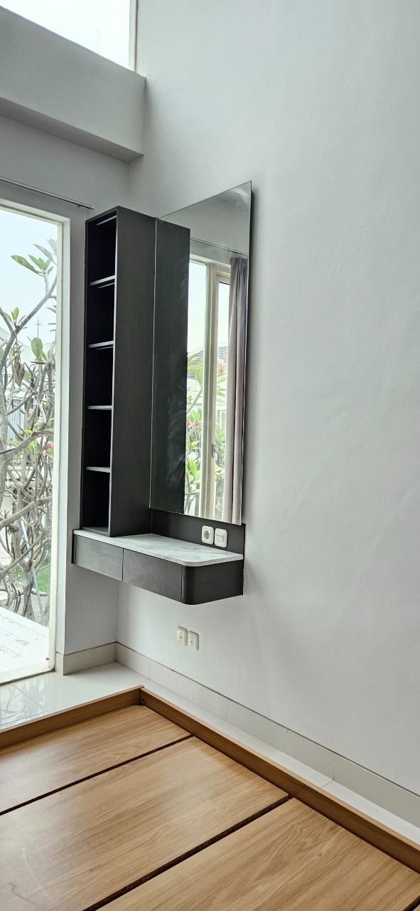 Interior Kamar Utama Minimalis Grand Pakuwon Surabaya: Solusi Cerdas Ruang Terbatas - Gallery 4