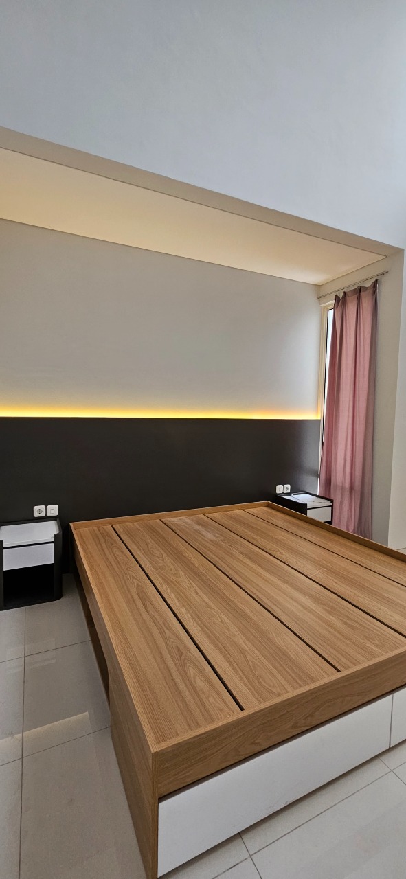 Interior Kamar Utama Minimalis Grand Pakuwon Surabaya: Solusi Cerdas Ruang Terbatas - Gallery 5