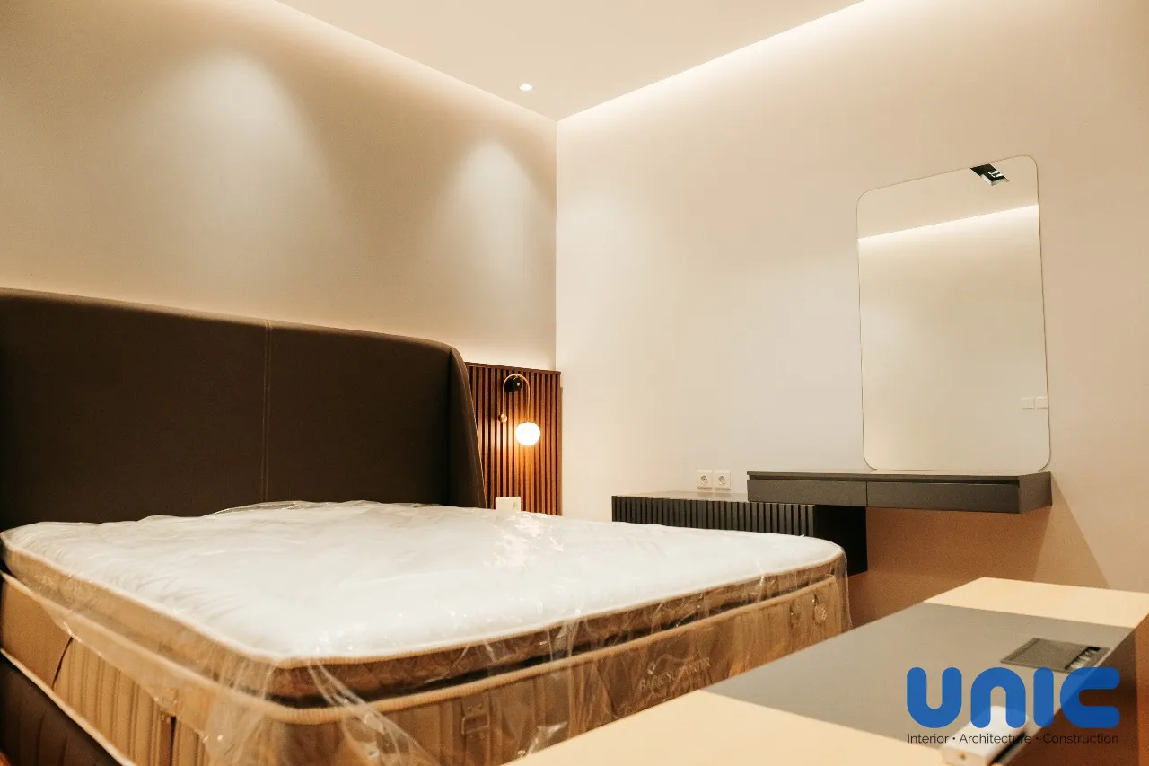 Interior Kamar Utama Northwest Lake Surabaya: Desain Mewah dengan Strategi Hybrid Custom - Gallery 3
