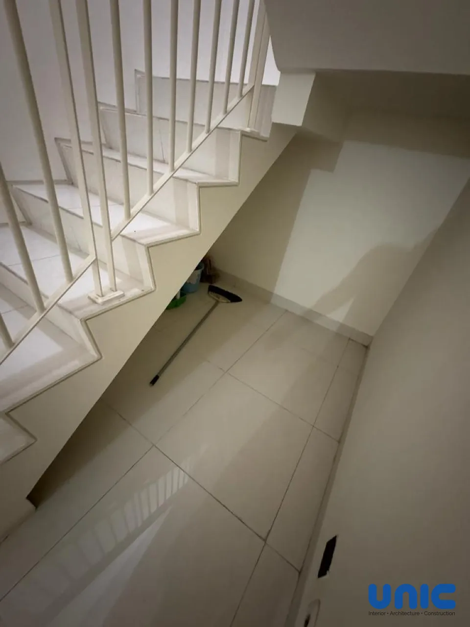 Interior Minimalis Modern Grand Pakuwon Surabaya: Solusi Hunian Compact Cluster Adelaide - Gallery 8