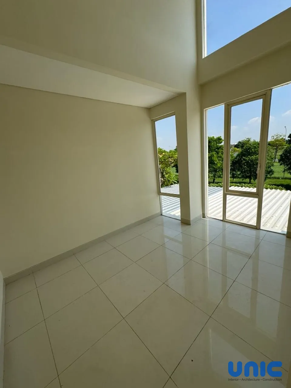 Interior Minimalis Modern Grand Pakuwon Surabaya: Solusi Hunian Compact Cluster Adelaide - Gallery 9