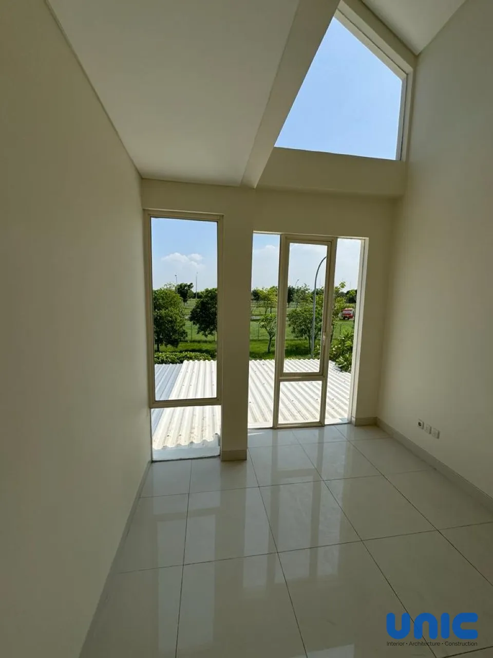 Interior Minimalis Modern Grand Pakuwon Surabaya: Solusi Hunian Compact Cluster Adelaide - Gallery 10