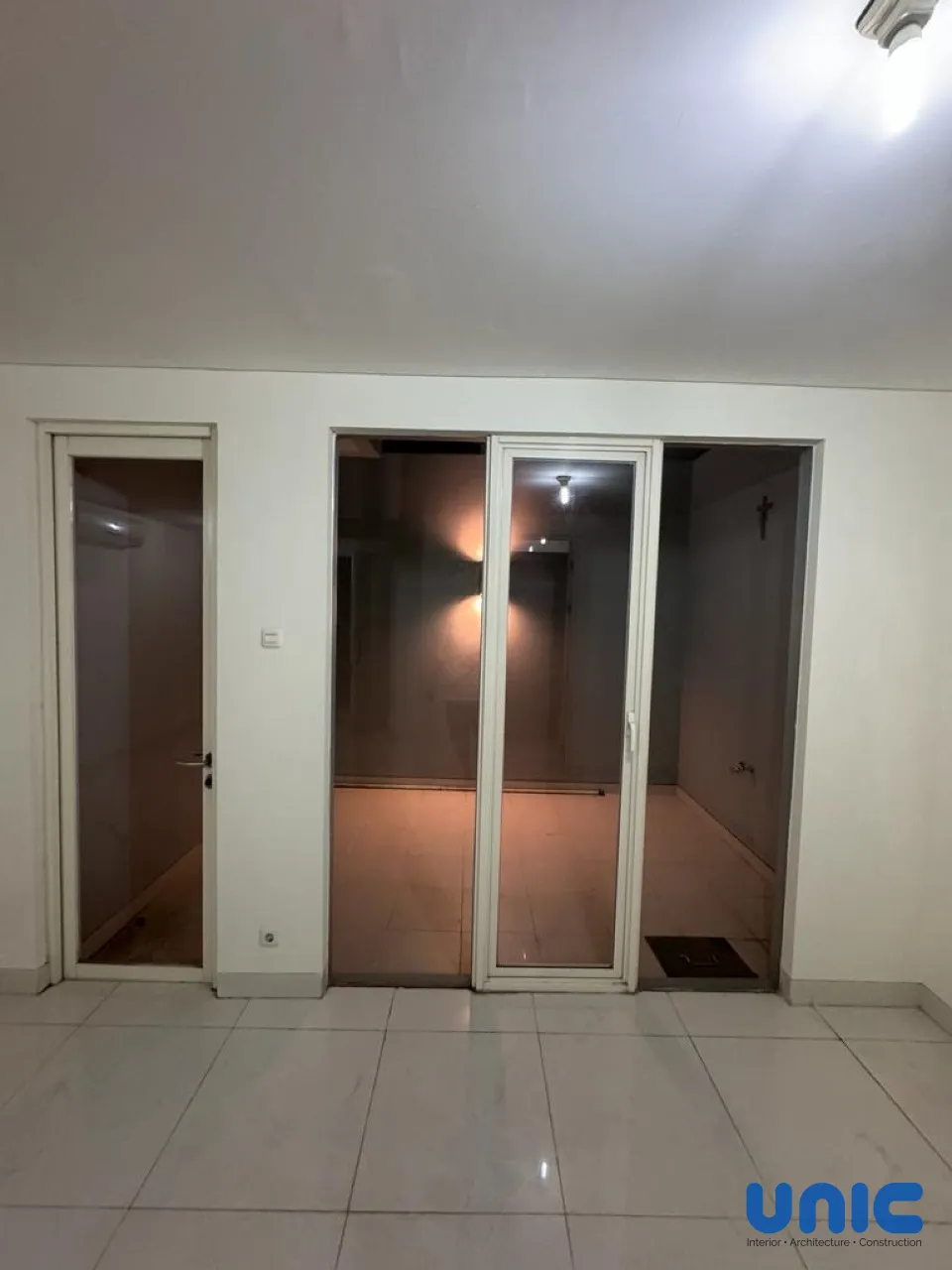 Interior Minimalis Modern Grand Pakuwon Surabaya: Solusi Hunian Compact Cluster Adelaide - Gallery 14