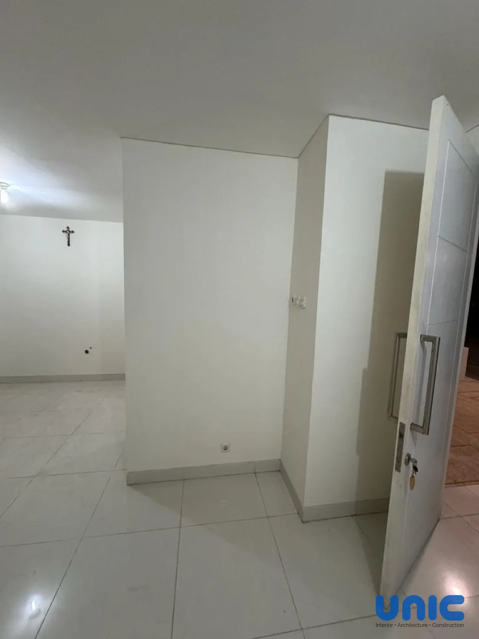 Interior Minimalis Modern Grand Pakuwon Surabaya: Solusi Hunian Compact Cluster Adelaide - Gallery 15