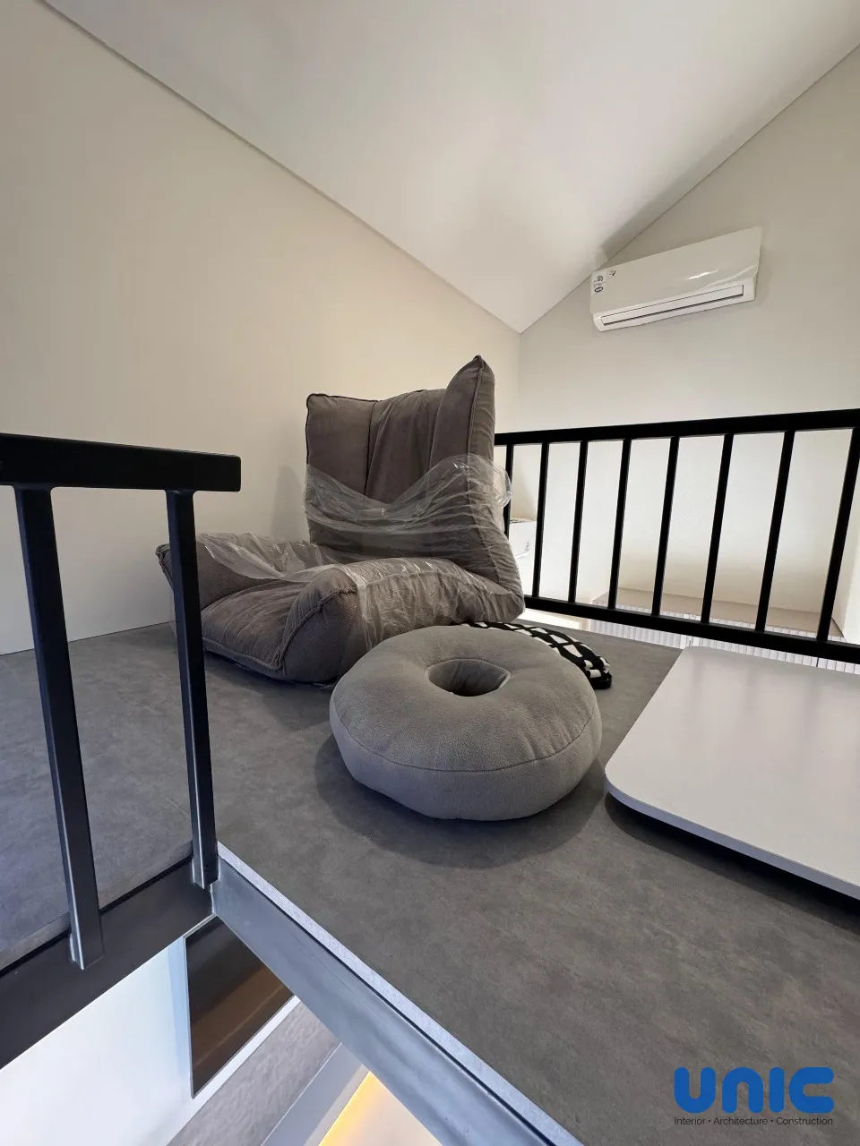 Interior Minimalis Modern Grand Pakuwon Surabaya: Solusi Hunian Compact Cluster Adelaide - Gallery 18