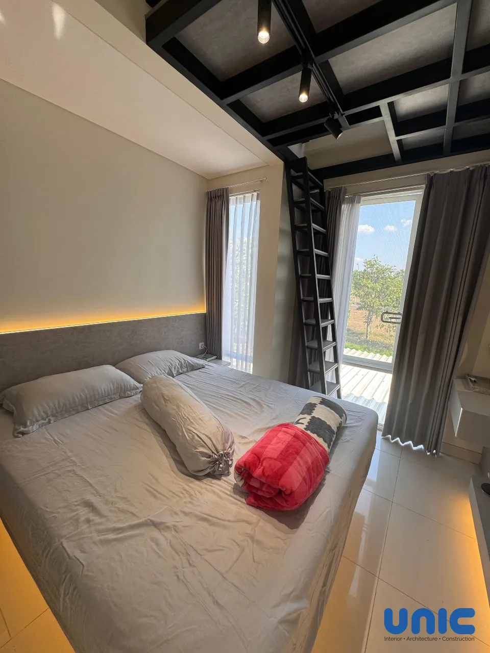 Interior Minimalis Modern Grand Pakuwon Surabaya: Solusi Hunian Compact Cluster Adelaide - Gallery 21