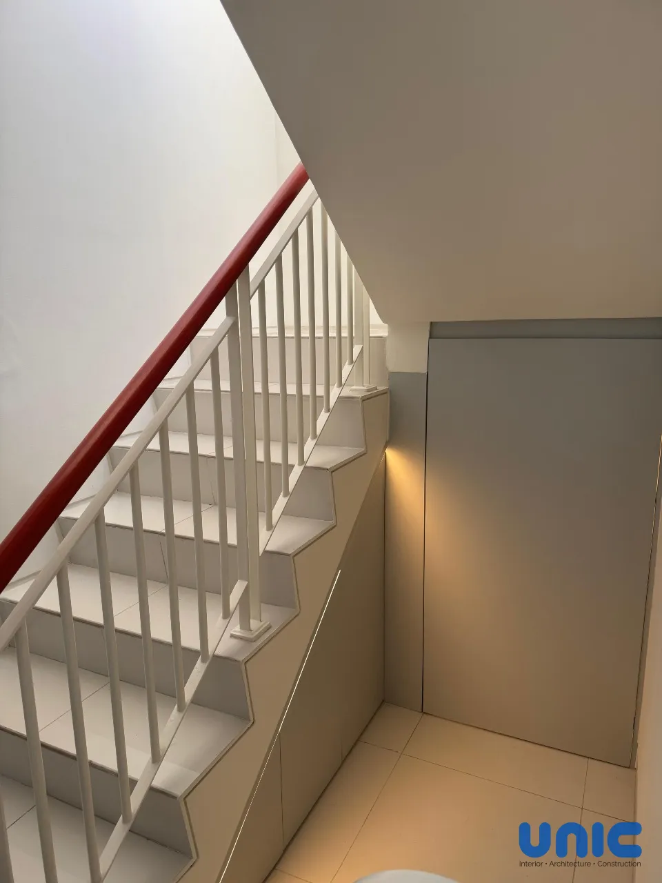 Interior Minimalis Modern Grand Pakuwon Surabaya: Solusi Hunian Compact Cluster Adelaide - Gallery 26