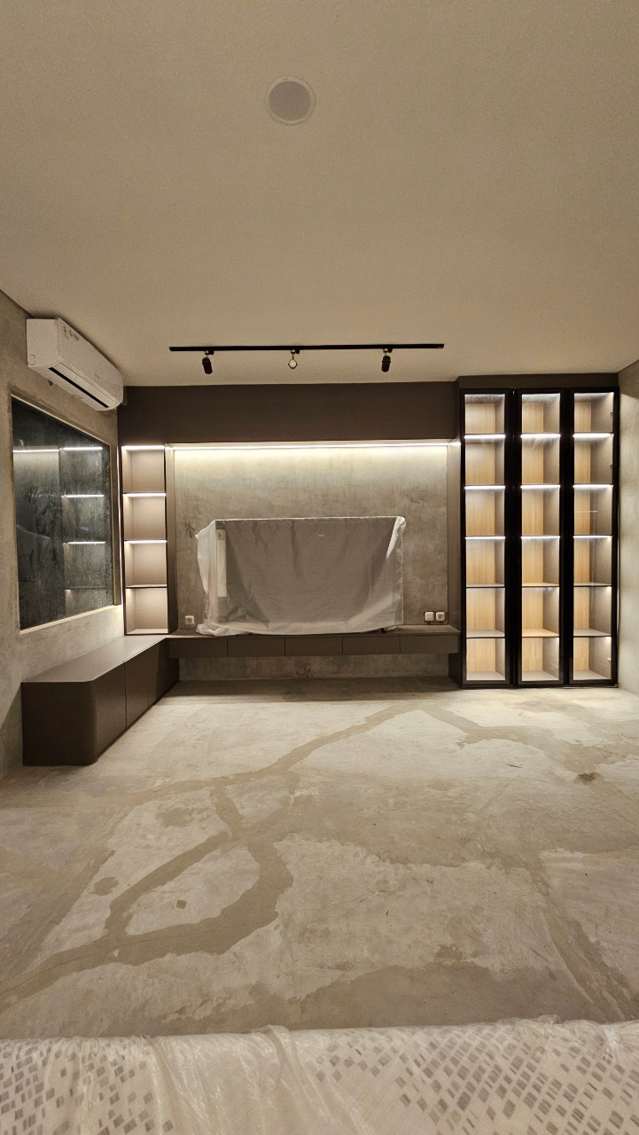 Interior Modern Industrial Grand Harvest Surabaya: Kamar Utama & WIC Cluster Arcadia - Gallery 3