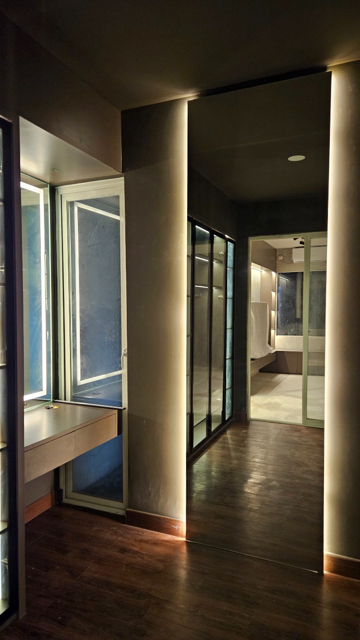 Interior Modern Industrial Grand Harvest Surabaya: Kamar Utama & WIC Cluster Arcadia - Gallery 7