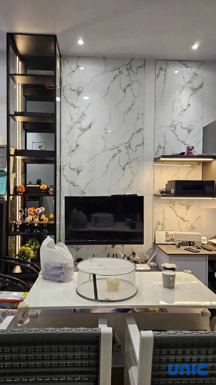 Interior Rumah Tumbuh Grand Harvest Surabaya: Transformasi Lahan 5x12 yang Fungsional & Estetik - Gallery 15