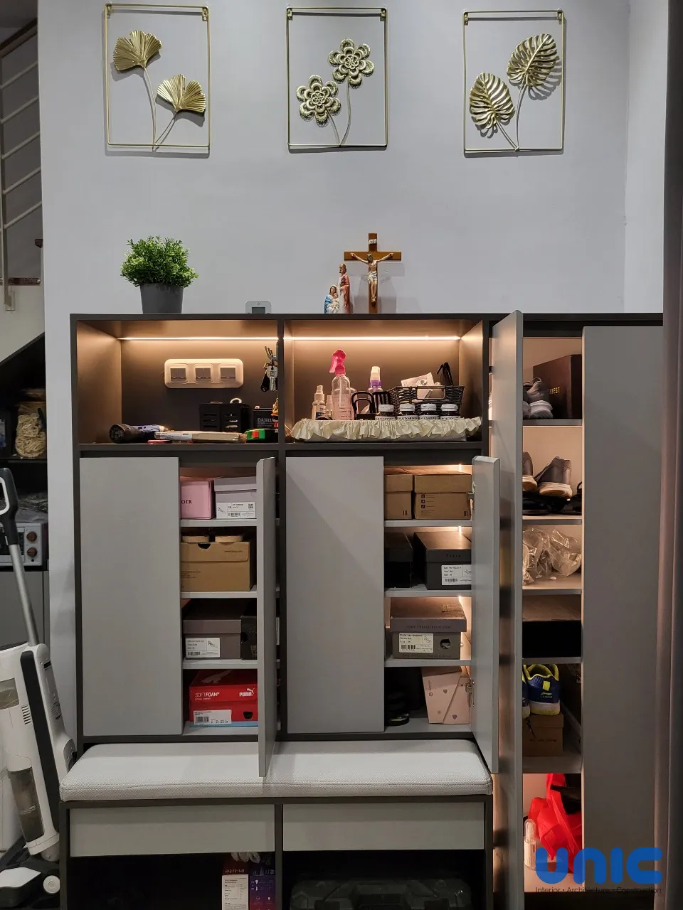 Interior Rumah Tumbuh Grand Harvest Surabaya: Transformasi Lahan 5x12 yang Fungsional & Estetik - Gallery 16