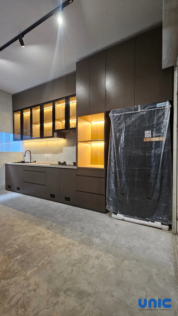 Kitchen Set Industrial Modern Eksklusif di Grand Harvest Cluster Arcadia, Surabaya - Gallery 6