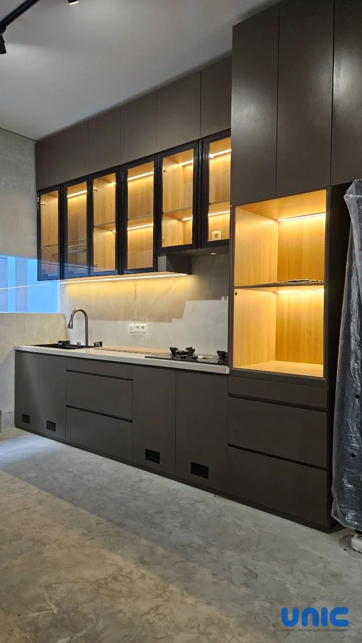 Kitchen Set Industrial Modern Eksklusif di Grand Harvest Cluster Arcadia, Surabaya - Gallery 7