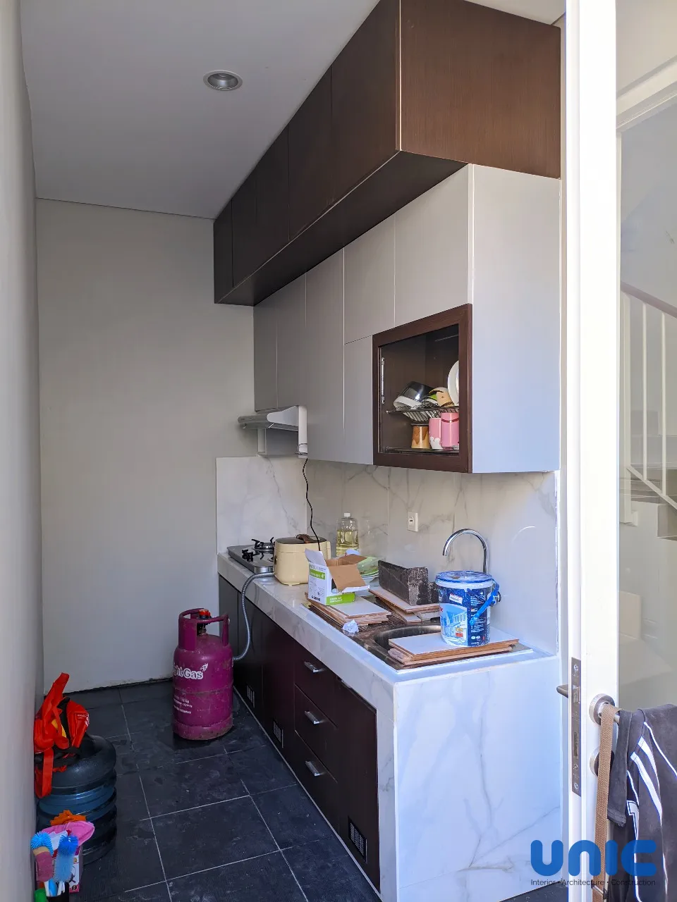 Renovasi Area Belakang Northwest Park Surabaya: Transformasi Lahan 7x5 Menjadi Dapur Kotor & Taman Tropis - Gallery 13